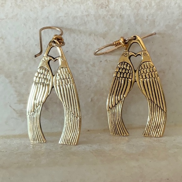 Laurel Burch Pair of Gold-Tone Metal Kissing Birds That Form a Heart - Picture 7 of 8